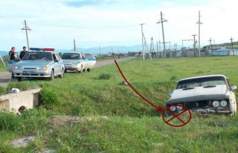 В Хакасии водитель заснул за рулем угнанного автомобиля и съехал в кювет