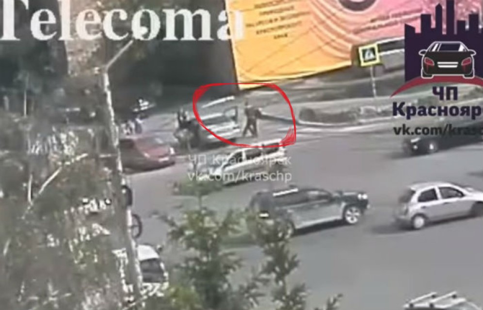 В Красноярске водитель отправил в нокаут виновника ДТП на «встречке»