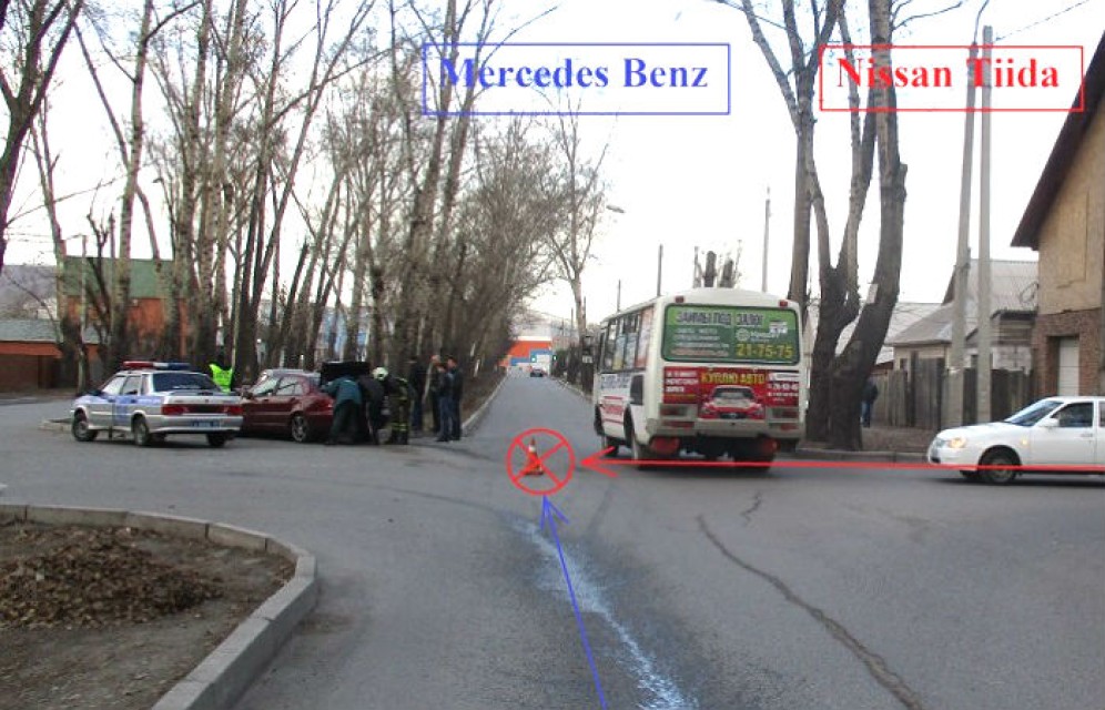 В Абакане водитель "Ниссана" таранил "Мерседес": трое пострадавших