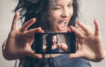 8 советов, как сделать идеальное селфи и собрать много лайков