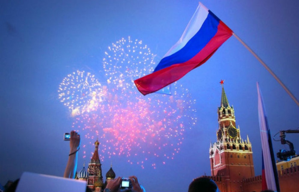 Половина россиян не знает, какой праздник отмечается 12 июня