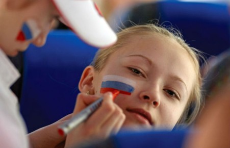 Почти половина россиян осуждает непатриотичное поведение