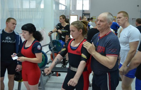 На Открытом первенстве Абакана по пауэрлифтингу установлен мировой рекорд