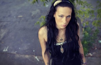 Участница "Битвы экстрасенсов" выпала из окна в Москве