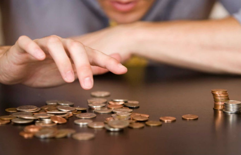 Опрос: россиян беспокоят низкие зарплаты, проблемы экономики и здравоохранения