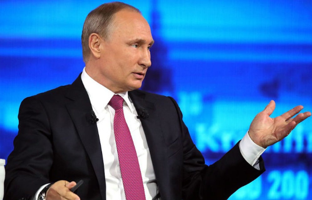 Путин провел 15-ю прямую линию общения с россиянами