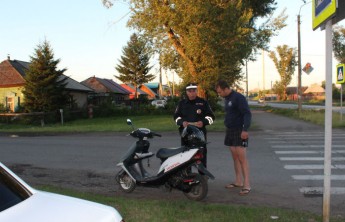 В Абакане полицейские устроили облаву на несовершеннолетних мопедистов 
