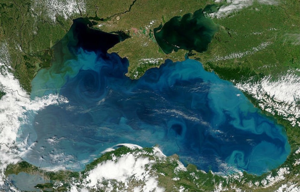 Черное море меняет цвет