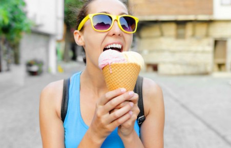 Непроданное из-за плохой погоды мороженое отправляют из Москвы в Сибирь