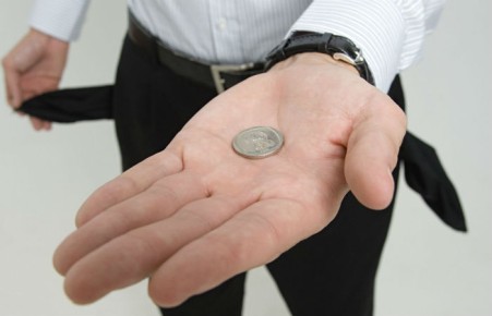 Директор микрофинансовой организации заплакал и простил должников, увидев их бедность