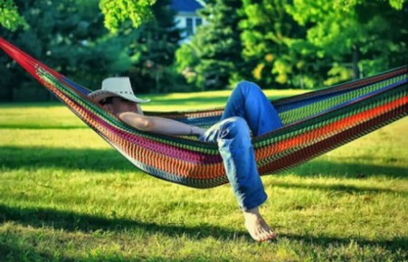 В России разрешили сиесту: Путин уточнил в Трудовом кодексе права россиян на отдых и оплату сверхурочных