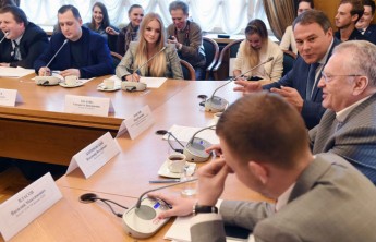 Толстой пообещал привлечь видеоблогеров к работе Госдумы