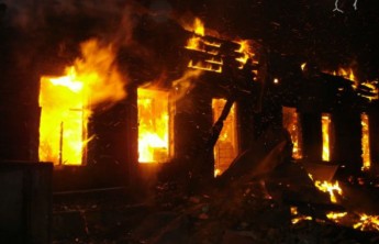 В Хакасии полицейский пострадал, спасая людей из горящего дома