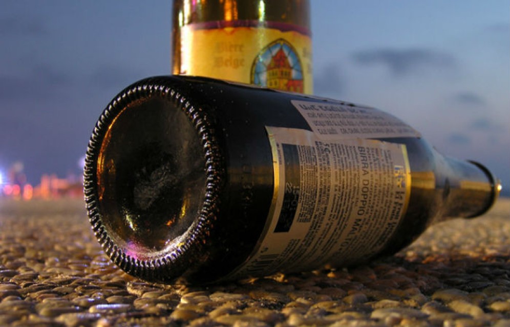 В Черногорске грабители похитили из магазина 6 бутылок пива