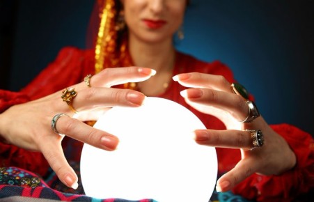 В Абакане пенсионерка отдала лжецелительнице 150 тыс. рублей