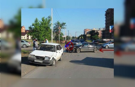 В Черногорске "Honda" на перекрестке не пропустила ВАЗ