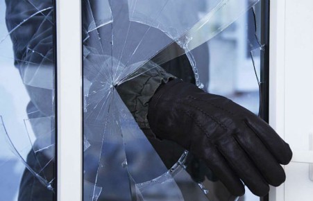 В Абакане взломщики павильона на Центральном рынке попались на месте преступления