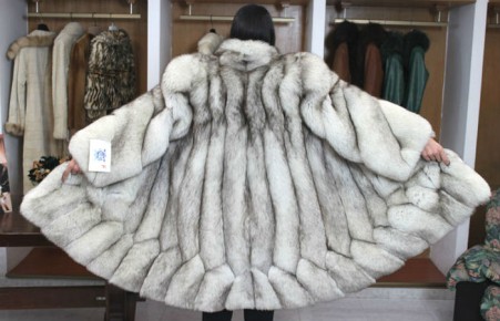 Жительницы Хакасии не дождались заказанных через соцсети шуб