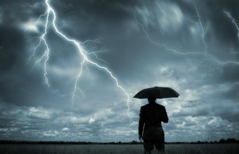 МЧС: В Хакасию идут ливни, грозы и крупный град