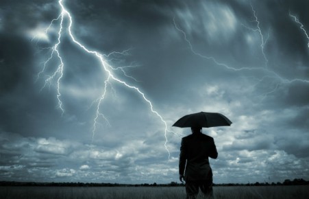 МЧС: В Хакасию идут ливни, грозы и крупный град