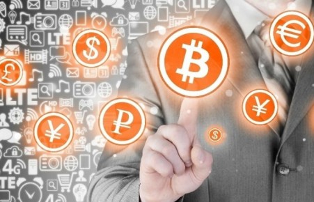 Греф посоветовал "играть" с криптовалютой только любителям казино