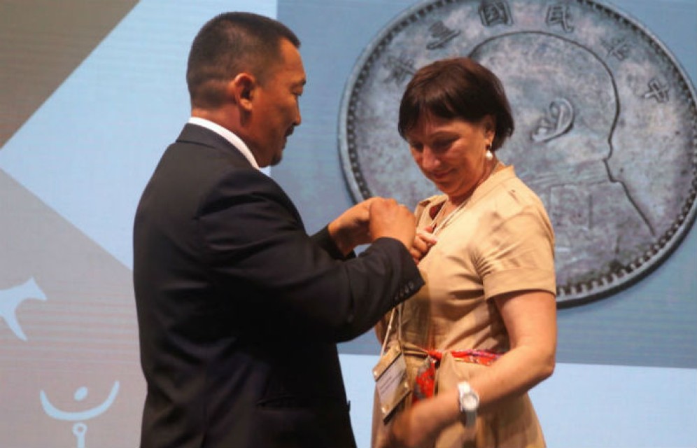 Светлане Окольниковой присвоено звание заслуженного работника культуры Тувы