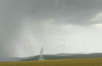 В степях Хакасии пронесся торнадо