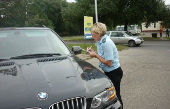 В Абакане должник по алиментам рассчитался своим BMW