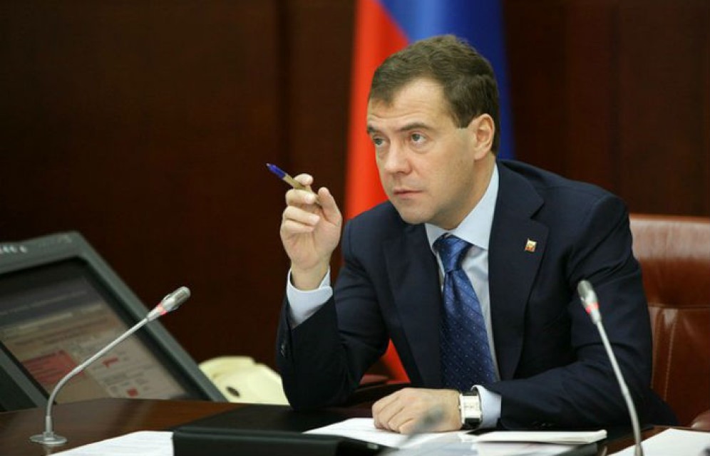 Медведев посетовал, что в Белом доме воруют ручки