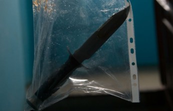 Житель Абакана ранил ножом собутыльника за то, что тот не донес до дома телевизор