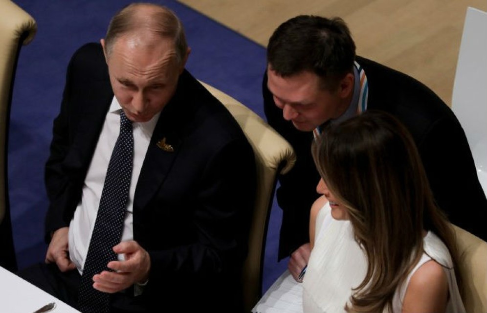 Песков рассказал, о чем Владимир Путин говорил с Меланьей Трамп на G20