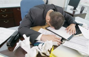 Роструд: более 30% россиян постоянно задерживаются на работе