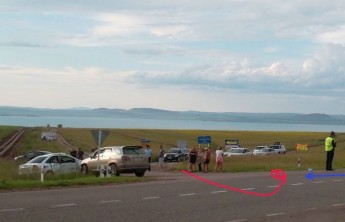 "Ford" не пропустил "Lexus" на трассе в Хакасии - трое пострадавших