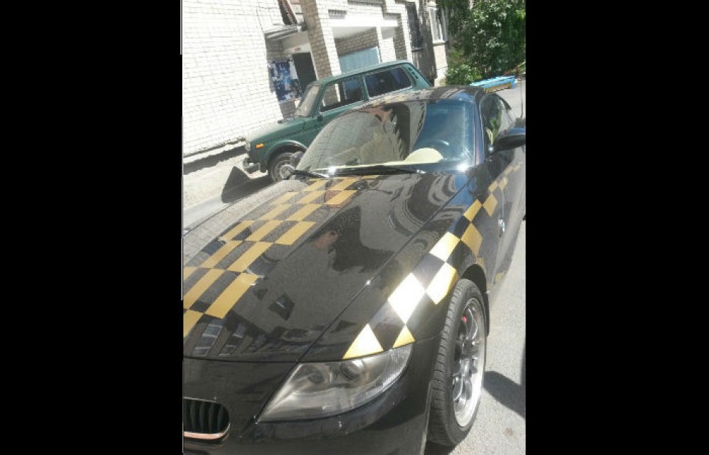 Житель Хакасии лишился дорогого автопарка, задолжав жене 15 млн рублей