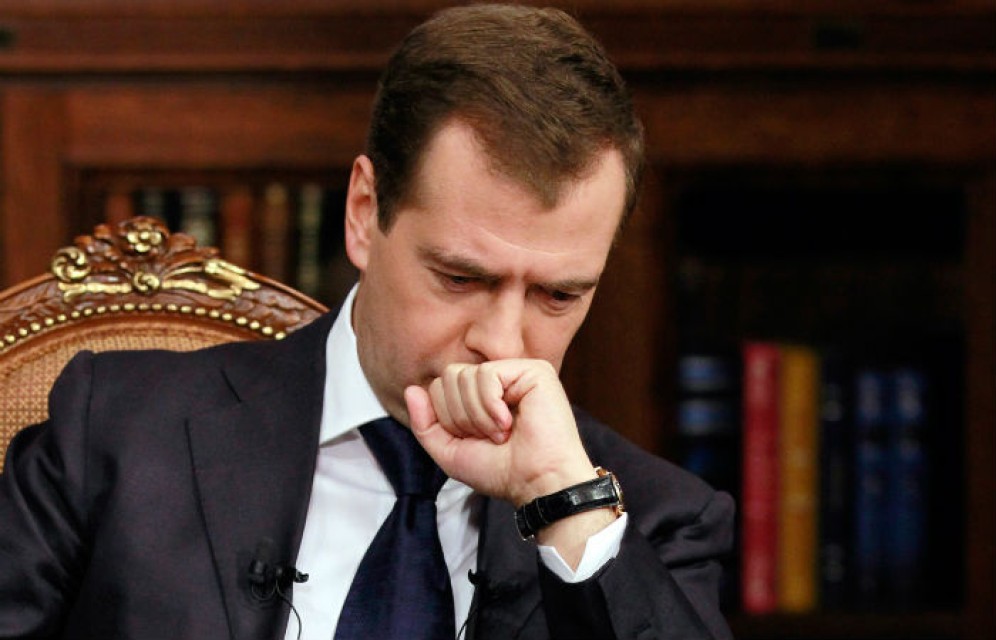 СМИ: Медведев отказался от поездок в регионы из-за рейтингов, упавших после фильма Навального