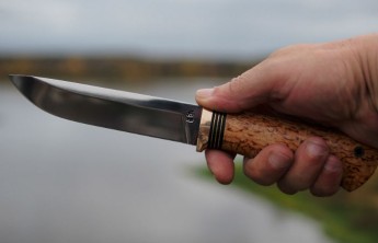 В Абакане конфликт на остановке закончился ножевым ранением