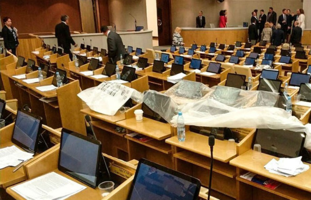 В Госдуме прервали пленарное заседание из-за протекшей крыши