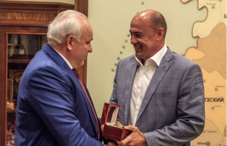 Виктор Зимин предложил должность в региональном правительстве главному «Коммунисту России» в Хакасии