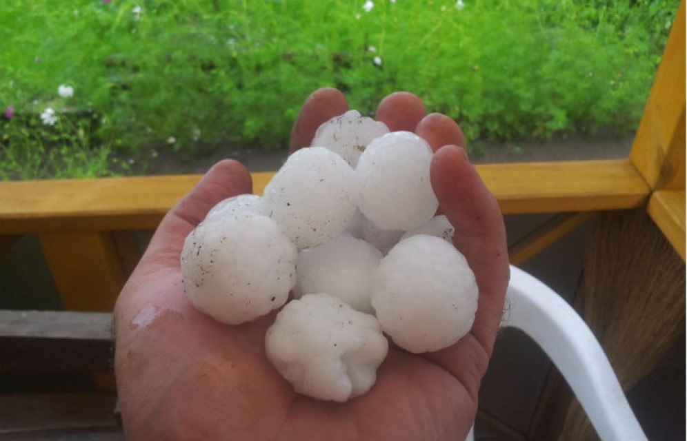 Недалеко от Хакасии прошел град размером с яйцо