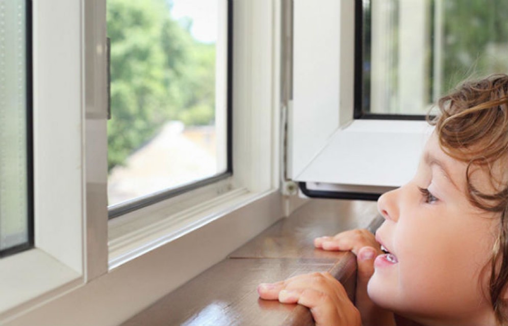 В Норильске родителям грозит срок за выпавшую из окна дочь