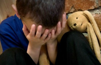 В Хакасии приставы забрали двоих детей у нерадивой матери