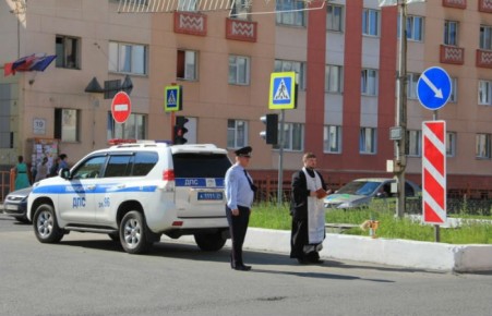 В Норильске освятили опасный перекресток