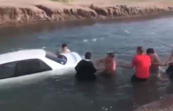 В Хакасии на озере Белё иномарка ушла под воду