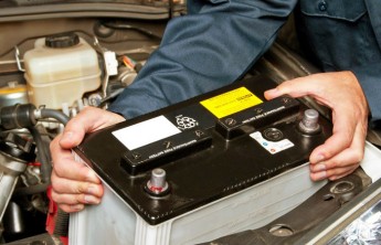 Двое жителей Черногорска за ночь обчистили восемь автомобилей