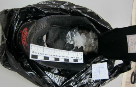 В Абакане мигрант не успел уехать на поезде со спрятанными в кроссовок наркотиками