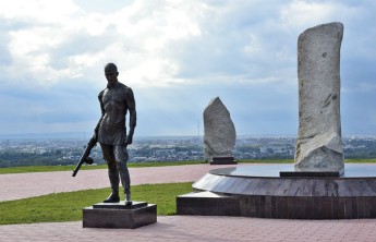 Проливные дожди разрушили основание центральной стелы Мемориального комплекса "Аллея Славы" на горе Самохвал