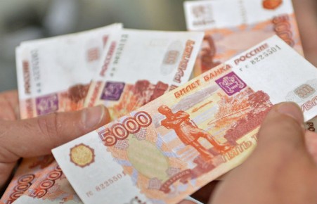 Сотрудника уголовного розыска в Красноярске подозревают в хищении 800 тысяч рублей