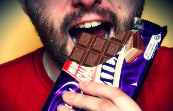 В Саяногорске вор-сладкоежка заработал уголовное дело