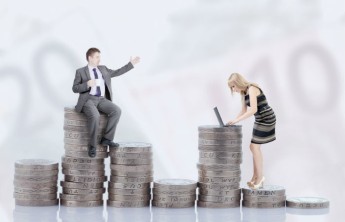 Женщины в России получают зарплату на 30% меньше, чем мужчины