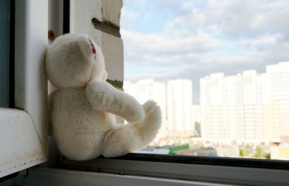 В Абакане 3-летний ребенок разбился, выпав с четвертого этажа